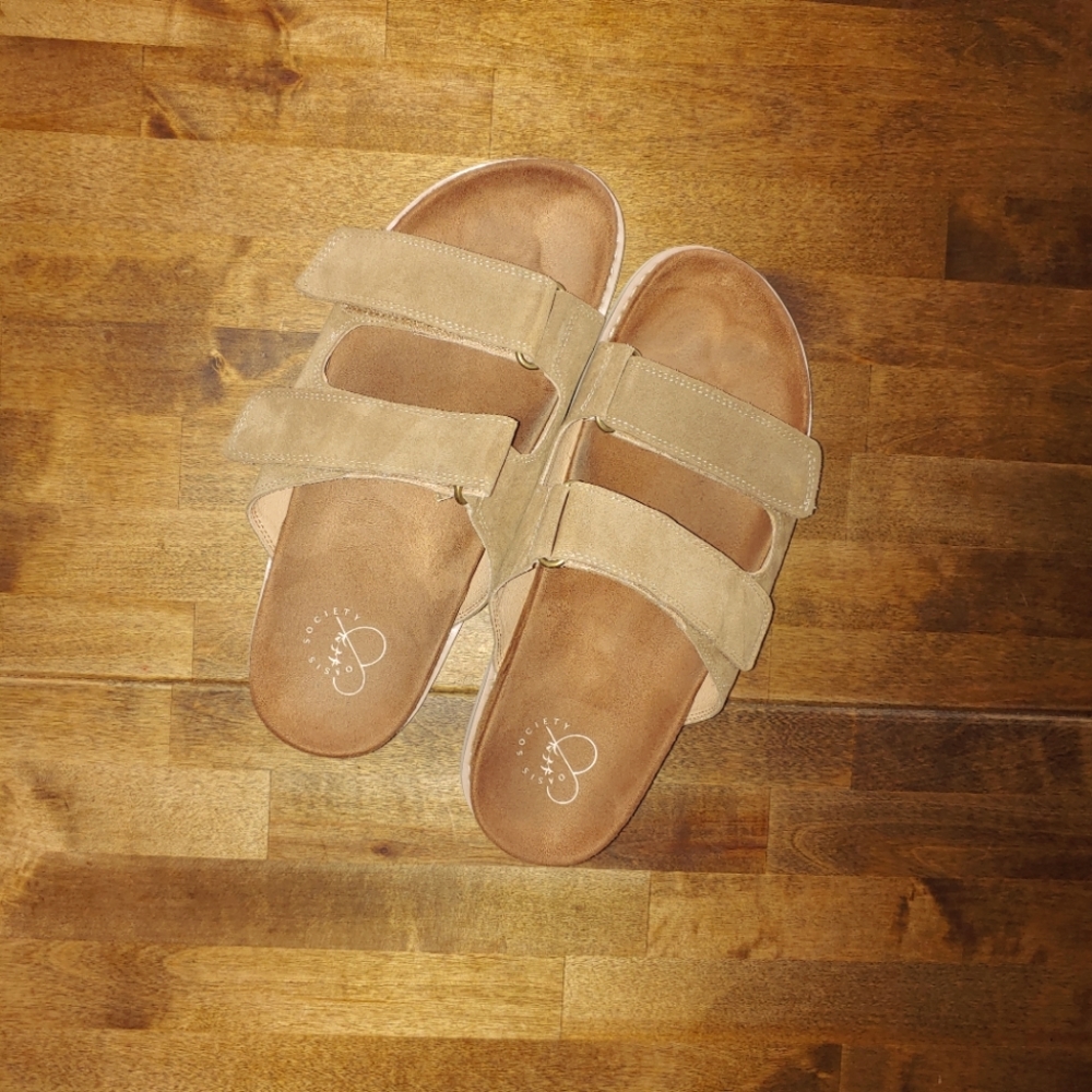 Beige‎ Sandals - Picture 2 of 4